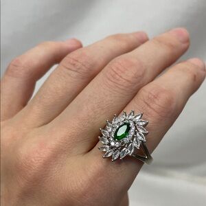 🌹 FREE w/purchase Silver Ring with Green Gemstone